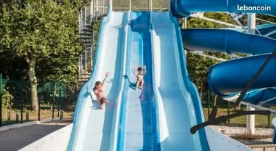 Piscine de l'établissement 230 mobil-home 2 chambres 1 salle de douche ou située à proximité