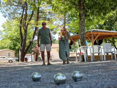 Clients de l'établissement Mobil home 26m² avec terrasse à Soustons, camping nature - API-1-52-1345