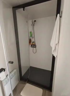 Salle de bains dans l'établissement Nouveau SIBLU 2025 mobile 353 home La Réserve 5Star 8per 2SDB