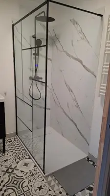Salle de bains dans l'établissement Maison et appartement en rez de chaussée 7 chambres