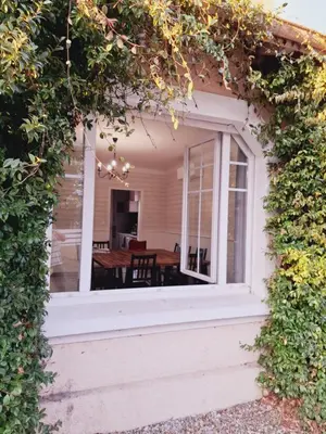Jardin de l'établissement Maison et appartement en rez de chaussée 7 chambres