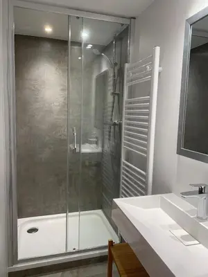 Salle de bains dans l'établissement Villa Artémis - 50m de la plage - 10 personnes