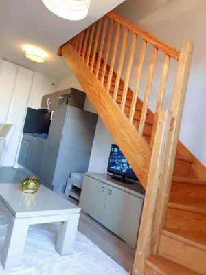 Télévision ou salle de divertissement dans l'établissement Plage 50M piscine parking spa Duplex cosy 6 pers