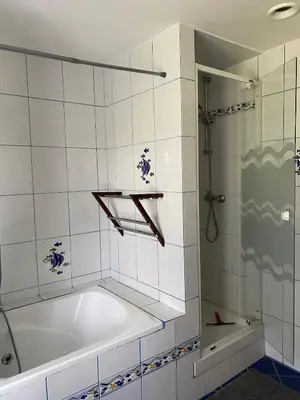 Salle de bains dans l'établissement Maison à la campagne avec Piscine et Jacuzzi