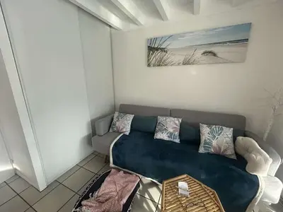 Coin salon dans l'établissement Maison proche lac avec beau jardin