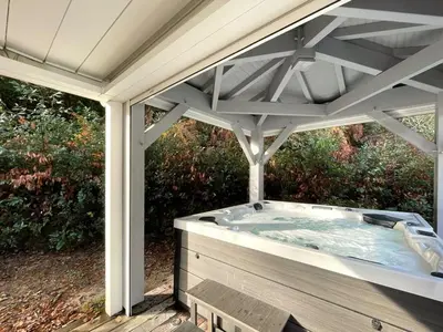 Plan de l'établissement Villa spacieuse avec jacuzzi et piscine chauffée à Hossegor - FR-1-413-261