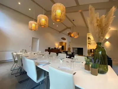 Boissons dans l'établissement Villa spacieuse avec jacuzzi et piscine chauffée à Hossegor - FR-1-413-261