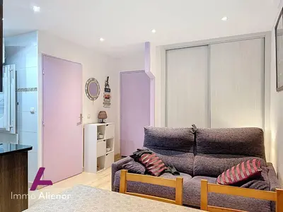 Cuisine ou kitchenette dans l'établissement T2 avec Loggia et Piscine Saisonnière à Vieux-Boucau - FR-1-857-64