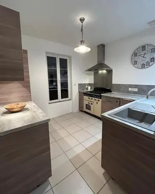 Cuisine ou kitchenette dans l'établissement Maison de maître
