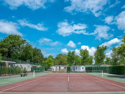 Tennis ou squash au sein de le camping ou à proximité