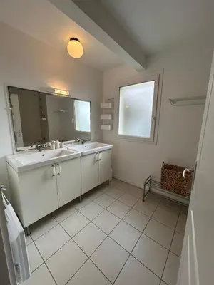 Salle de bains dans l'établissement T3 vue sur le Courant, Mimizan-plage Sud