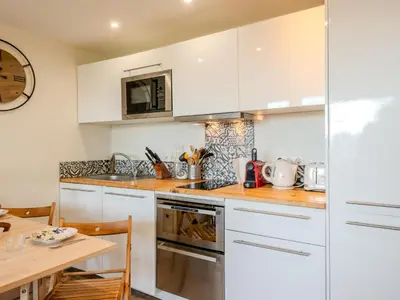 Cuisine ou kitchenette dans l'établissement Apartment Résidence de la forêt by Interhome