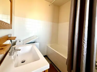 Salle de bains dans l'établissement L'écume de Mer - T1 BIS Vue océan