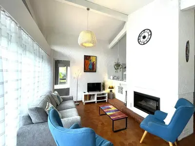 Télévision ou salle de divertissement dans l'établissement Villa individuelle 4 pers avec jardin clos et terrasse - Vieux-Boucau - FR-1-379-186