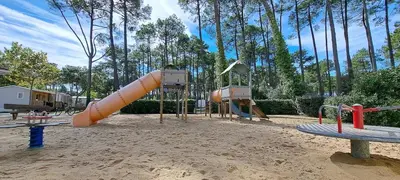 Aire de jeux pour enfants de l'établissement Mobil home camping les Oyats