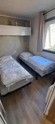Un ou plusieurs lits dans un hébergement de l'établissement Mobil home camping les Oyats