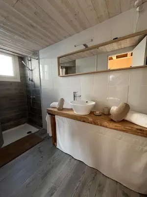 Salle de bains dans l'établissement Casaniott Ocean, 600m à pied plage sud de Mimizan Plage