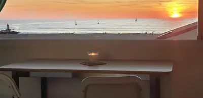 Vue générale sur la mer ou vue sur la mer prise depuis l'appartement