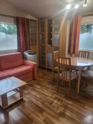 Coin salon dans l'établissement Mobilhome