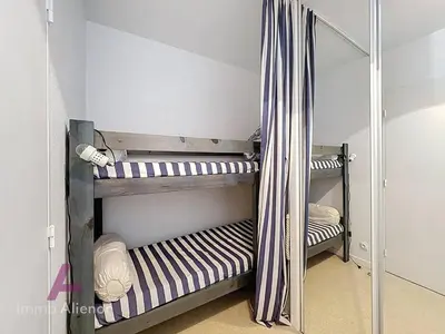 Un ou plusieurs lits dans un hébergement de l'établissement Appartement T2 cabine - 4 pers, balcon, parking - FR-1-857-66