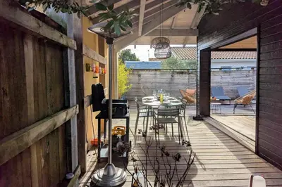Balcon ou terrasse dans l'établissement Belle Maison Ossature Bois Avec Spa Proche Océan