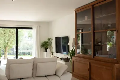 Télévision ou salle de divertissement dans l'établissement Villa piscine labenne océan