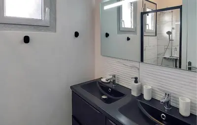 Salle de bains dans l'établissement 3 Bedroom Awesome Home In Mimizan