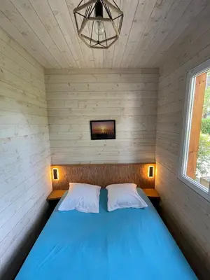 Un ou plusieurs lits dans un hébergement de l'établissement Chalet Armonia climatisé -Piscine Village Khélus