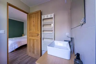 Un ou plusieurs lits dans un hébergement de l'établissement Moulleau Jolie maison rénovée pour 9 personnes, avec jardin