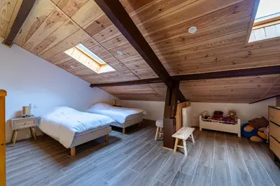 Un ou plusieurs lits dans un hébergement de l'établissement Moulleau Jolie maison rénovée pour 9 personnes, avec jardin