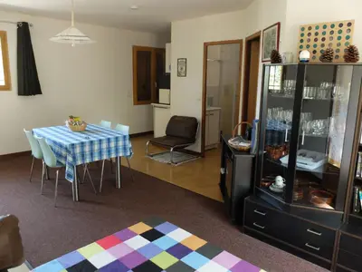 Cuisine ou kitchenette dans l'établissement Holiday Home Gemütliches Ferienhäuschen im Grünen mit Terrasse by Interhome