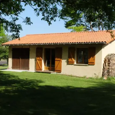 Holiday Home Gemütliches Ferienhäuschen im Grünen mit Terrasse by Interhome