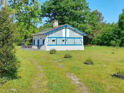 Jardin de l'établissement Holiday Home Großes Ferienhaus in Mézos mit Großer Terrasse by Interhome