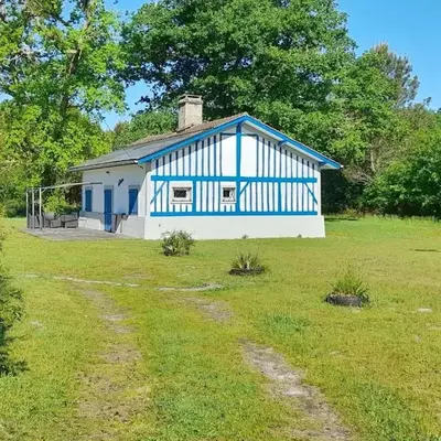 Holiday Home Großes Ferienhaus in Mézos mit Großer Terrasse by Interhome
