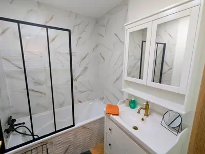 Salle de bains dans l'établissement L'Eden Dacquois, vue exceptionnelle, plein centre