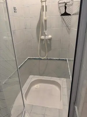 Salle de bains dans l'établissement Villa 3 étoiles piscine chauffée 6 pers Biscarrosse Lac