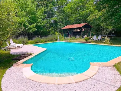 Piscine de l'établissement Belle maison de vacances indépendante, piscine et jardin privatifs & clôturés 30 minutes au sud Bordeaux ou située à proximité