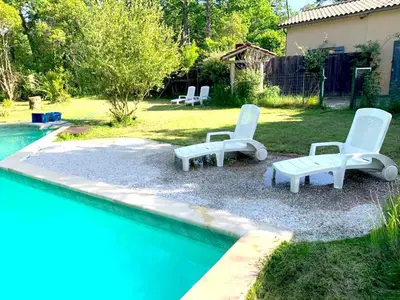 Piscine de l'établissement Belle maison de vacances indépendante, piscine et jardin privatifs & clôturés 30 minutes au sud Bordeaux ou située à proximité