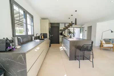 Cuisine ou kitchenette dans l'établissement Pyla - Calme absolu - 5mn de la plage
