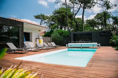 Piscine de l'établissement SURFinn Vieux Boucau ou située à proximité