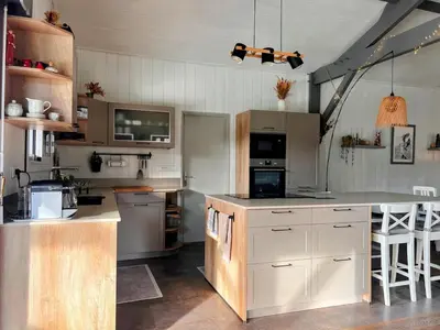 Cuisine ou kitchenette dans l'établissement TI CASE Vacation - pool, lakes and forest by bike