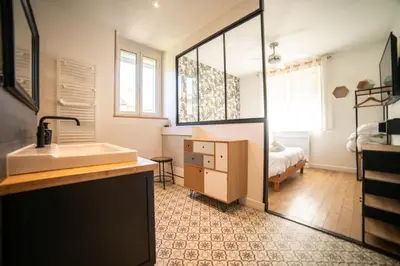 Cuisine ou kitchenette dans l'établissement Le Prestige Montois - T2, Balcon & Clim
