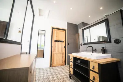 Salle de bains dans l'établissement Le Prestige Montois - T2, Balcon & Clim