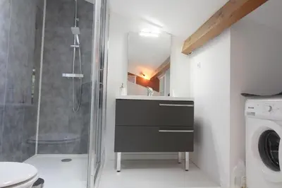 Salle de bains dans l'établissement Adishatz