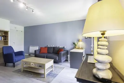 Coin salon dans l'établissement Havre de paix familial à Biscarrosse : Jardin, piscine, plages lac à 10 min