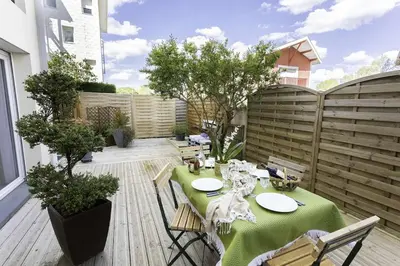 Jardin de l'établissement Havre de paix familial à Biscarrosse : Jardin, piscine, plages lac à 10 min