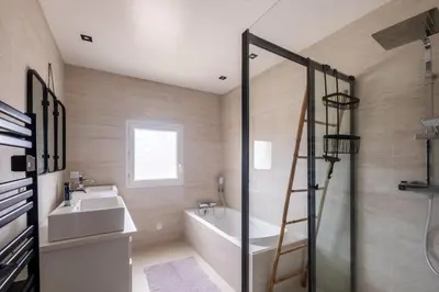 Salle de bains dans l'établissement La Casa Rocha - Piscine - Clim - Parking privée