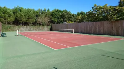 Tennis ou squash au sein de le camping ou à proximité