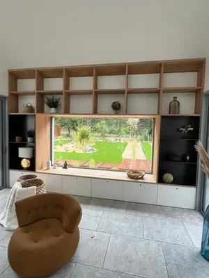 Coin salon dans l'établissement L'Arribera Villa luxe piscine foret Landes