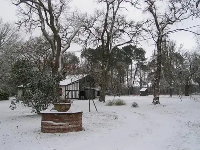 L'établissement Authentique maison landaise en hiver